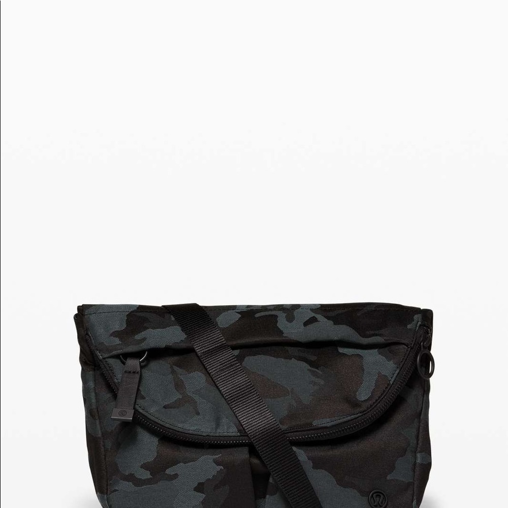 Lululemon Festival crossbody